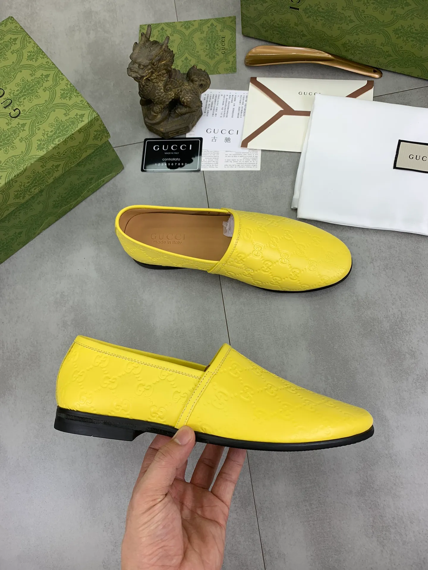 Men's Men's Shoes 💰P500💰【New Style】Water-dyed Niuli Gucci's most popular selection of lazy slip-on leather shoes (Gucci) official website latest Gucci lazy leather shoes, hot style 💥 simple and elegant style, exclusive for trendy men. Unique official website latest brand original double G embossing Elements 👑 Original Gucci decoration, fashionable and elegant, fabric original calfskin ✅ fully imported first-layer cowhide lining, official website designated wear-resistant, rubber business outsole, classic model taken at the counter in real life 🎬38-44 Various colors available